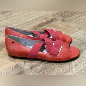 NWT OTBT Ruth Red Criss Cross Strap Peep Toe Flat Size 7